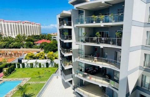 Arrenda-se apartamento T3 sem moveis no Condominio The Palm, na Av. Marginal.