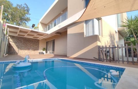 VENDE-SE MORADIA LUXUOSA T3 Mobilada, R/C 1° ANDAR, COM PISCINA, NO BAIRRO DO TRIUNFO