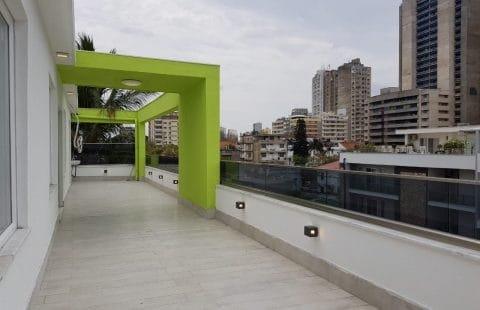 Vende-se Penthouse T4 no condominio Umran Residence com vista panoramica no Bairro Polana ao pé do jardim dos namorados.