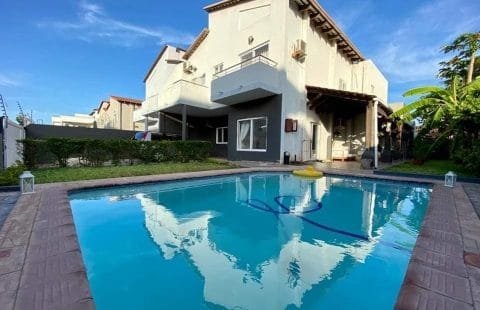 Arrenda-se Moradia T4, sem moveis no condomínio Bela vista.