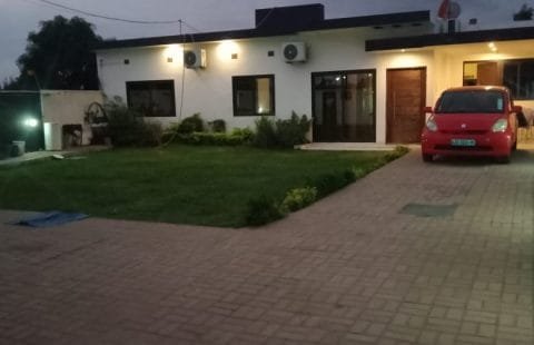 Arrenda-se uma Moradia T2 mobilada na rua da esquadra, a 1 min da av. De Moçambique .