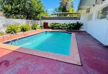 Arrenda-se moradia T3 somente para Escritorio, Sem moveis no bairro da sommerschield 1