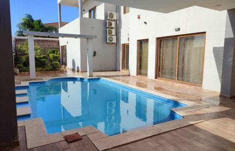 Arrenda-se Moradia T5+1 com móveis no condomínio Sommerchield Garden