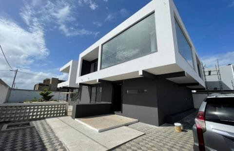 Vende-se Moradia T4, Dúplex de alto padrão e luxo em Mapulene