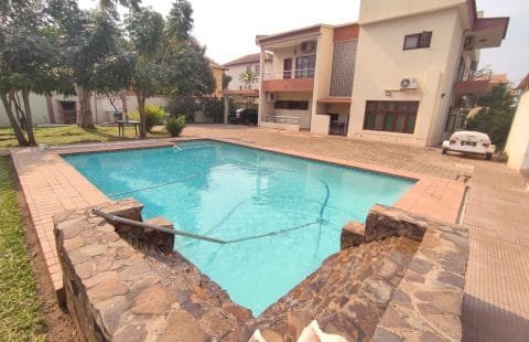 ARRENDA-SE EXCELENTE MORADIA T5, CASA COM PISCINA, PRÓXIMO A ESCOLA PORTUGUESA