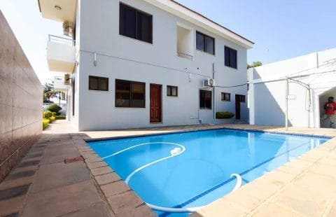 Arrenda-se moradia T4+2 na Sommerschield 2 (Marítimo)