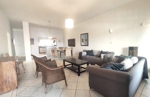 🔰 ARRENDA-SE APARTAMENTO T3, COM MÓVEIS, EM PRÉDIO CURTO, NO BAIRRO DA SOMMERCHILD, PRÓXIMO AO COMITÉ DA FRELIMO.