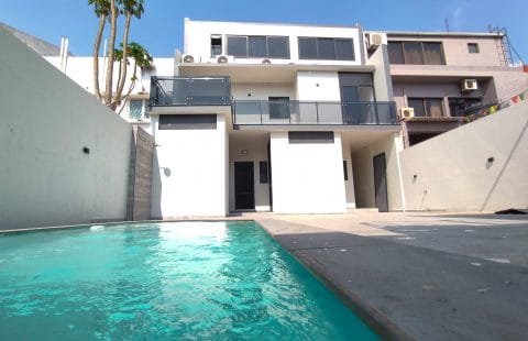 ARRENDA-SE MORADIA T5+1, COM PISCINA, NO BAIRRO DA SOMMERSCHIELD-1