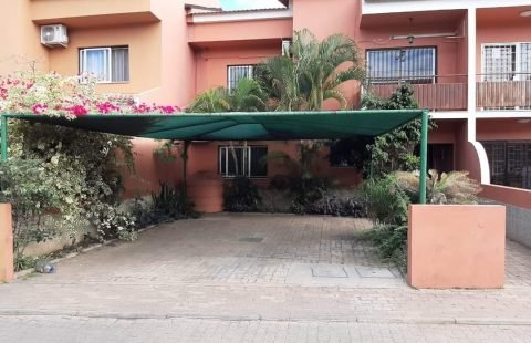 Arrenda-se moradia T4 no Condominio Praia Mar (Av. Marginal)