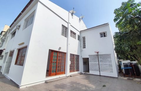 Vende-se moradia duplex T5 na Sommerschield na Av. Zimbábwe