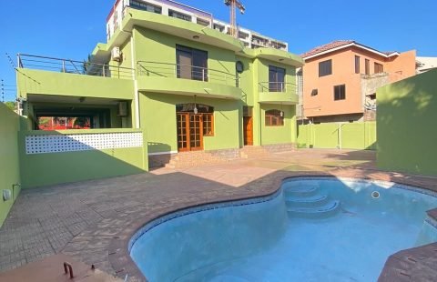 Arrenda-se moradia dúplex T5 no Triunfo próximo da Embaixada dos Estados Unidos