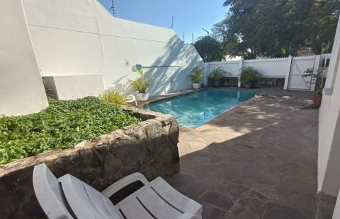 Arrenda-se moradia T5 na Sommerschield Av. Kim Il Sung