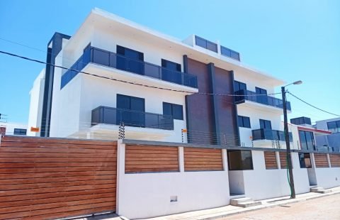 Vende-se 2 duas excelentes moradias T6 no Triunfo novo