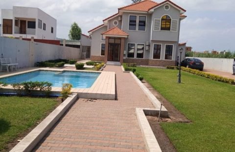 Arrenda-se moradia no bairro da Costa do Sol atrás do Aqua Park