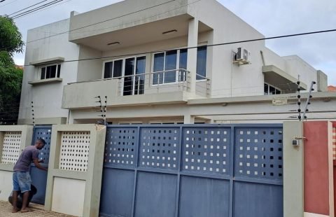 Arrenda-se Super Moradia Indepente com piscina no bairro do Triunfo velho