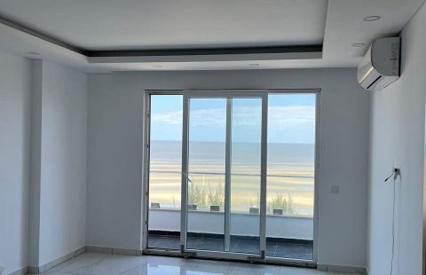 📍Arrenda-se apartamento T1 com vista ao mar, situado na Av.Marginal, próximo ao Marés Shopping