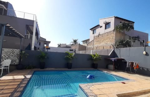vende-se moradia T4 triplex rés do chão, 1° e 2° e 3° terraço