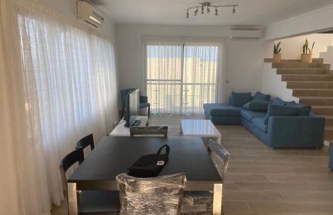 Arrenda-se Luxuoso apartamento duplex T3 na Av. Marginal próximo ao Hotel Sounther Sun
