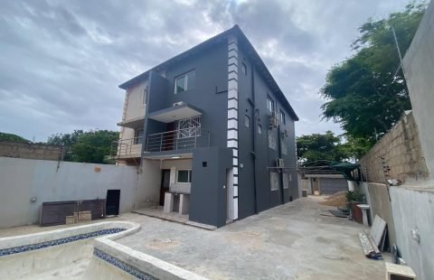 Arrenda-se moradia T3 no Triunfo, próximo a escola