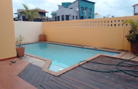 Arrenda-se geminada T4 no Triunfo novo