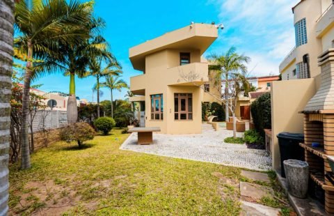 Vende-se lindíssima mansão T5 na Sommerschield II próximo ao café sol