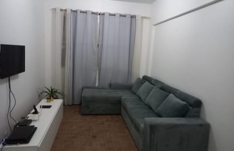 Vende-se uma flat T2 na 24 de Julho