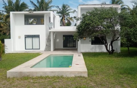 Vende-se uma casa T4 na praia da Barra