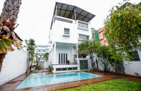 Arrenda-se moradia T7 dúplex na Polana