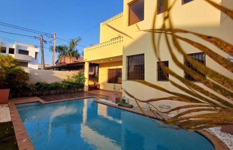 Arrenda-se moradia germinada T4 no bairro triunfo proximo ao condominio vila sol