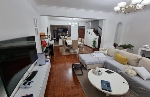ARRENDA-SE MORADIA DUPLEX T4 no bairro da Coop