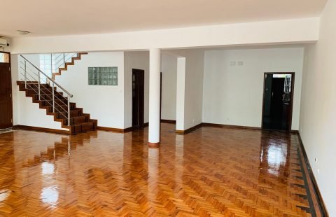 Arrenda-se moradia t5 duplex no Triunfo Velho