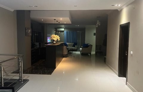 Arrenda-se germinada T4 com móveis no triunfo2