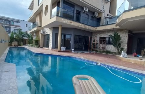 Arrenda-se excelente moradia T5 no Triunfo novo