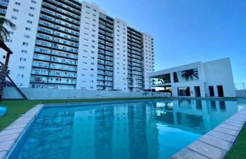 Vende-se excelente apartamento T2 sem móveis no condomínio Golf