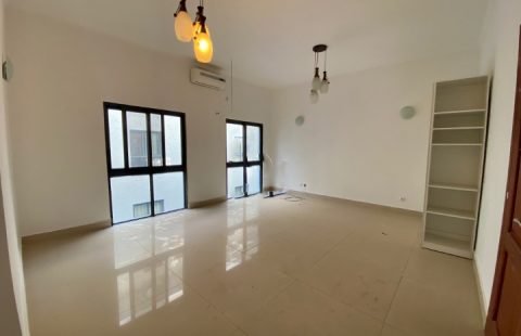 Vende-se apartamento T2+1 no condominio Joss Village (Triunfo)