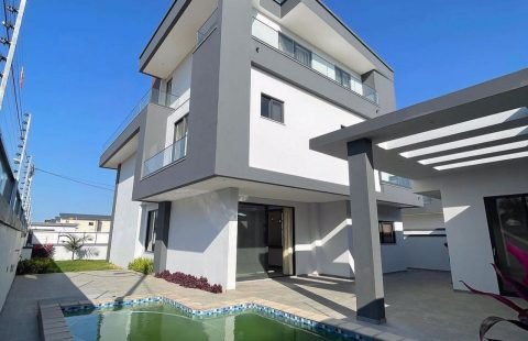Vende-se super moradia triplex T4 no Triunfo novo