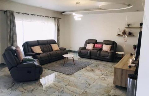 Arrenda-se moradia T9 ideal para habitação, office, escolas, clínicas, ONG, seguradoras, lodge e guest house etc