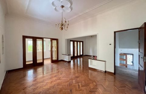 Arrenda-se moradia geminada T3 na av. Mao Tsé Tung em frente ao hotel capital