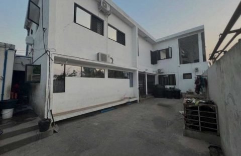 Vende-se moradia T5 em Quelimane