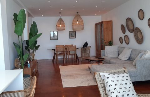 Arrenda-se apartamento T2 mobilado com vista ao mar e a cidade