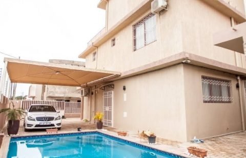 ARRENDA-SE NO TRIUNFO NOVO ATRÁS DO VILA SOL TRIPLEX T4 COM/SEM MOBILIA
