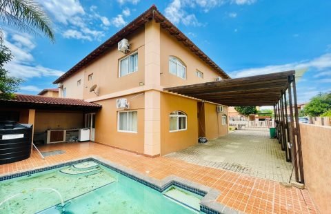 ARRENDA-SE MORADIA T4 NO CONDOMÍNIO TRIUNFO