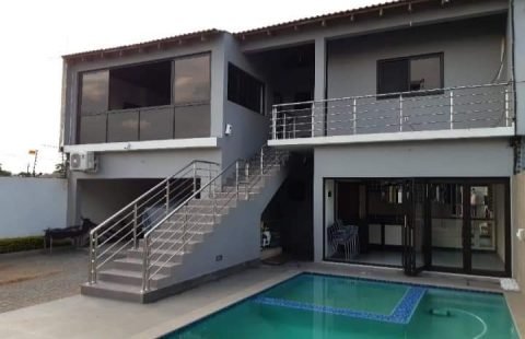 Vende-se e Arrenda-se Luxuosa Moradia T4 com Móveis (Matola-Tchumene 2)