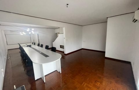 Arrenda-se moradia T7+2 na Coop na rua da França