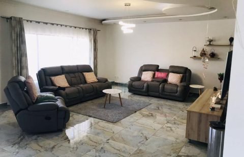 Arrenda-se moradia T9 ideal para habitação, escolas, clínicas, seguradoras, guest-house’s, etc