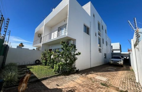 Arrenda- se geminada triplex T4 no Triunfo
