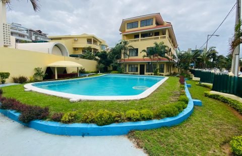 Arrenda-se moradia T20 na Av. Marginal próximo ao Suthern Sun