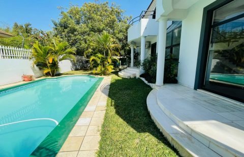 Arrenda-se moradia T4 no condomínio Coca-Cola