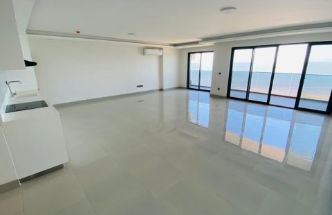 Vende-se apartamento T3 com vista ao mar no condomínio ParkMoza na Av. Da Marginal