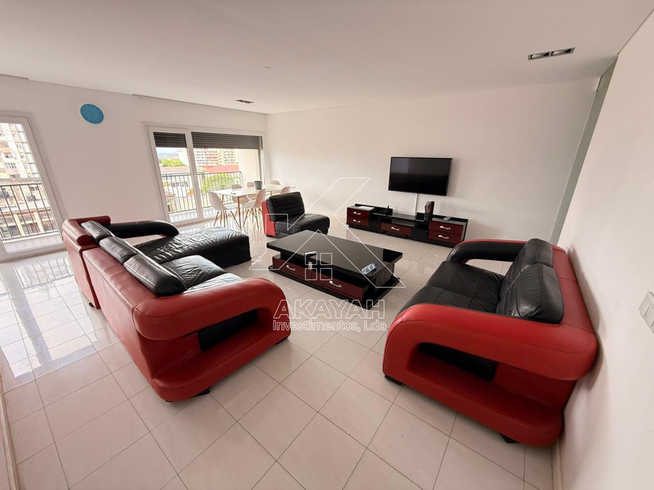 Apartamento T3 mobilado para aluguer no edifício Sapphire Polana